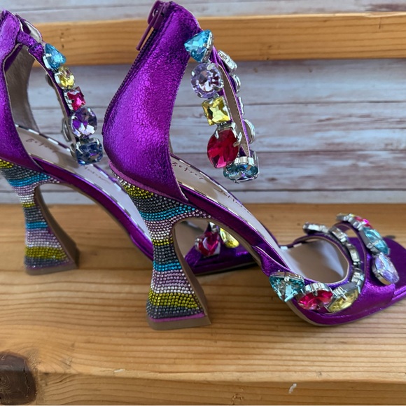 Betsy Johnson, rhinestone and sequin sandals size 9 - Picture 6 of 8